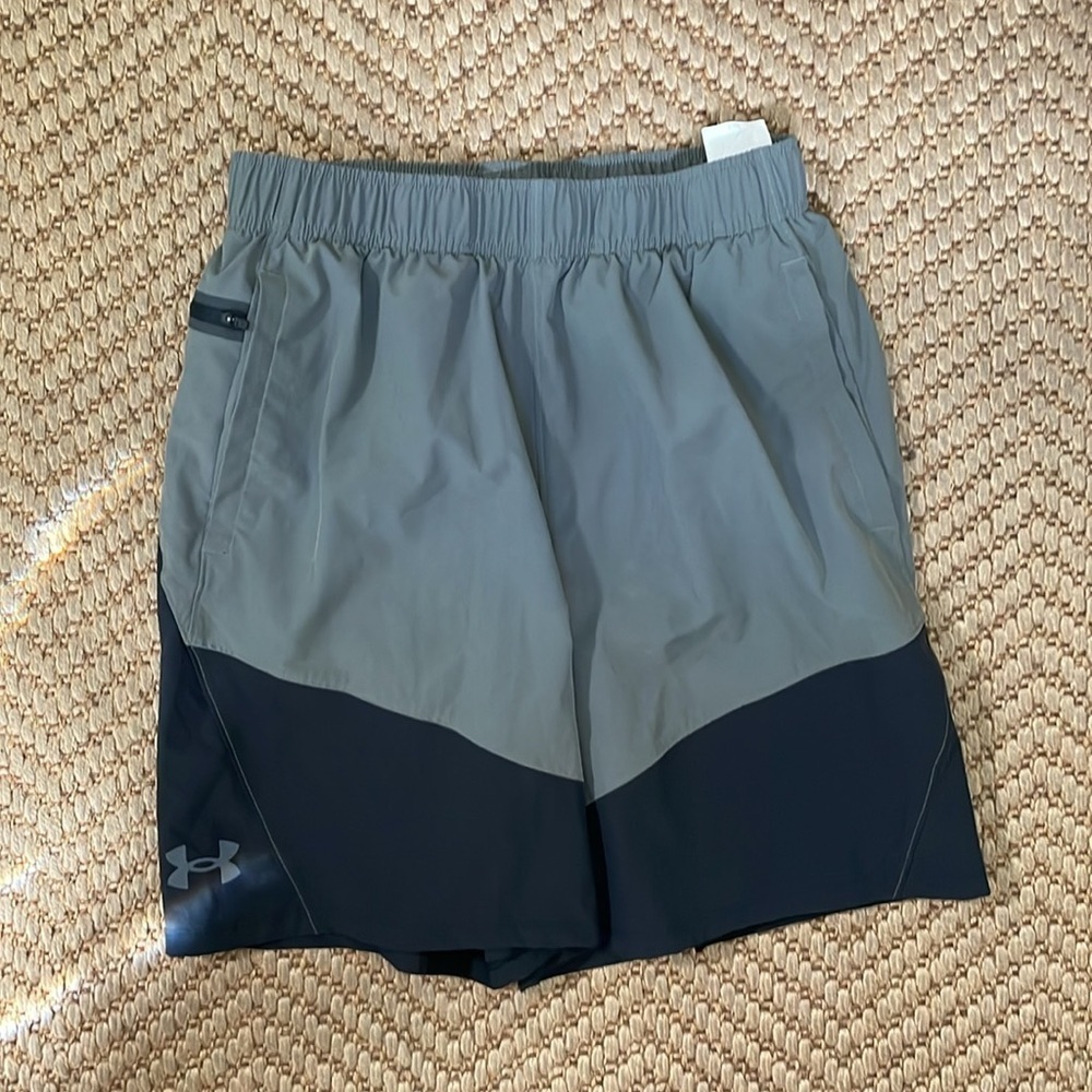 Under Armour - Athletic Shorts - Black / Grey - M